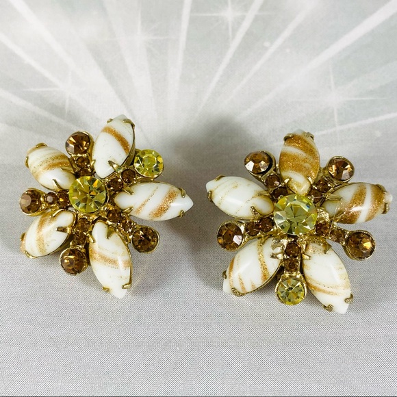 Beautiful vintage lucite and glitter with rhinestone flower atomic clip earrings - Picture 1 of 4